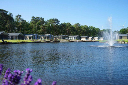 016 4 persoons chalet op park aan meer