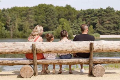 020 6 persoons chalet op prachtig park bij bossen en water