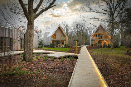 026 8 persoons rolstoelvriendelijke lodge gelegen aan de bosrand met prive terras en bubbelbad