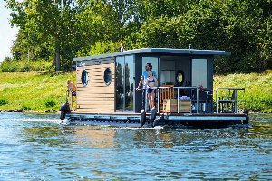 Geweldige 4 persoons Houseboat in een Belgische jachthaven aan de Maasplassen