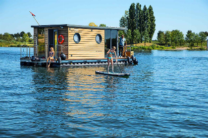 012 Geweldige 4 persoons Houseboat in een Belgische jachthaven aan de Maasplassen