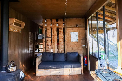 014 Tiny house voor 5 personen met terras op 3,5 meter hoogte in bosrijke omgeving in Belgie