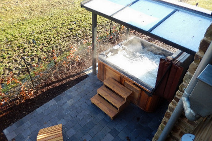 016 Luxe 14 persoons groepsaccommodatie met bubbelbad en sauna in Saint Jacques