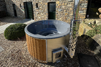 036 Ruime 15 persoons groepsaccommodatie met hottub in Francheville, nabij Spa