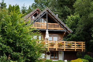 Mooi 6 persoons Fins chalet op panoramacamping in het hart van de Ardennen