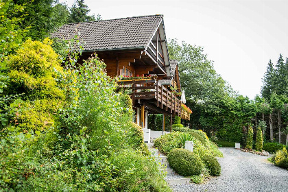 001 Mooi 6 persoons Fins chalet op panoramacamping in het hart van de Ardennen