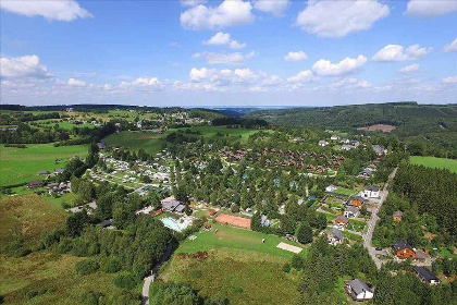 022 Mooie 6 persoons mobile home op panorama camping in het hart van de Ardennen