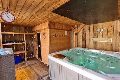 005 Luxe 8 persoons vakantiehuis in de Ardennen   met Bubbelbad en Sauna