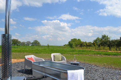 005 Tweepersoons lodge met panoramisch uitzicht en hottub in Durbuy