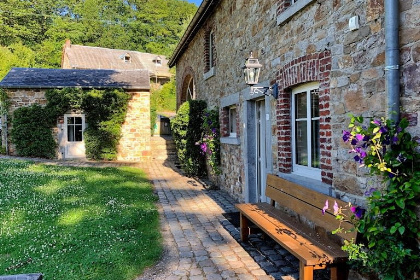 015 Authentiek 32 pers. groepsaccommodatie met een mooie tuin in de Ardennen