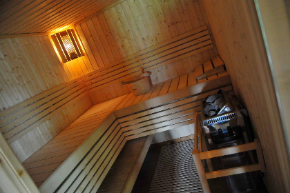 011 Knusse wellness bungalow voor 9 personen met sauna, stoombad en bubbelbad