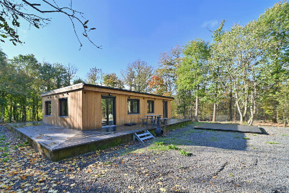 001 Modern chalet voor 6 personen met hottub aan de rand van het bos in Noiseux