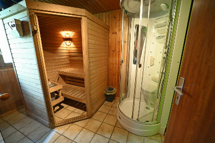 007 Mooi 8 pers. vakantiehuis in het Ardenner plaatsje Noiseux met sauna en bubbelbad