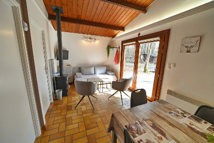 005 Chalet voor 4 personen op vakantiepark Village de Vacances Oignies