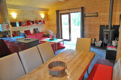 003 Compact chalet voor 8 personen midden in de bossen in de Ardennen