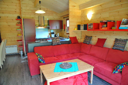 006 Compact chalet voor 8 personen midden in de bossen in de Ardennen