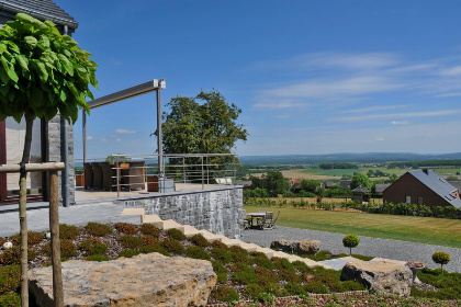 005 Luxe wellness villa voor 8 personen met sauna en uitzicht op de vallei