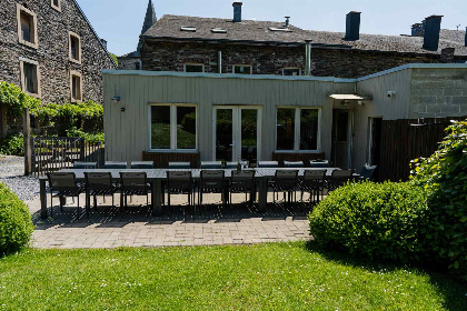 002 Prachtig gelegen 32 pers. accommodatie met ruime tuin en bosrijk uitzicht in de Ardennen