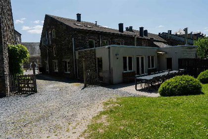 014 Prachtig gelegen 32 pers. accommodatie met ruime tuin en bosrijk uitzicht in de Ardennen