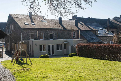 028 Prachtig gelegen 32 pers. accommodatie met ruime tuin en bosrijk uitzicht in de Ardennen