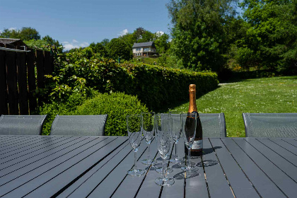 035 Prachtig gelegen 32 pers. accommodatie met ruime tuin en bosrijk uitzicht in de Ardennen