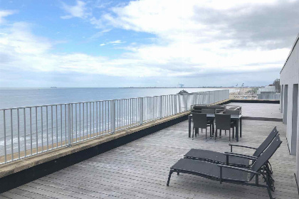 010 4 persoons Penthouse met rooftopterras en zeezicht in Blankenberge