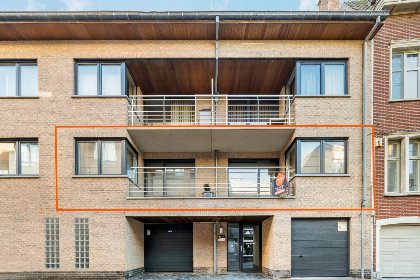 005 Jacob Van Maerlant   V1   garage