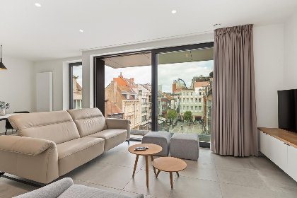 002 Maple Leaf   03.02   garage