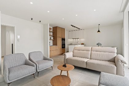 005 Maple Leaf   03.02   garage