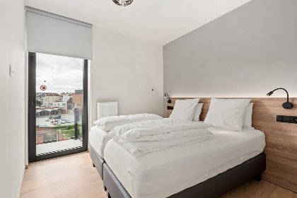 009 Maple Leaf   03.02   garage