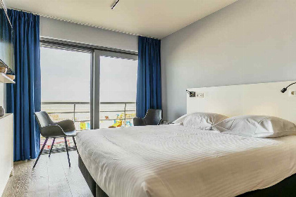 005 Mooie 2 persoons suite met balkon en zeezicht in Blankenberge