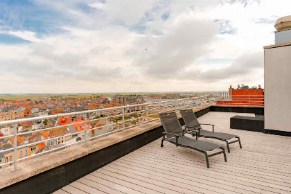 003 Prachtig 10 persoons Penthouse met rooftopterras en zeezicht