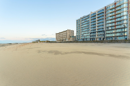 022 10 hoog aan zee