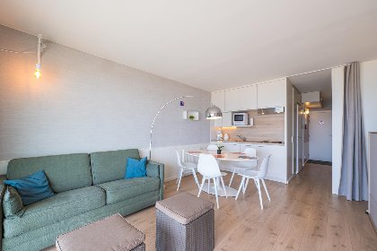 004 Darwin II   0605   box 41 (Green Garden)