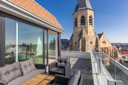 001 Green Lane The Sun   0401   box 60