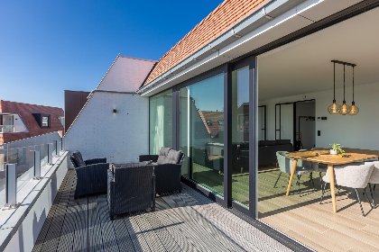 002 Green Lane The Sun   0401   box 60