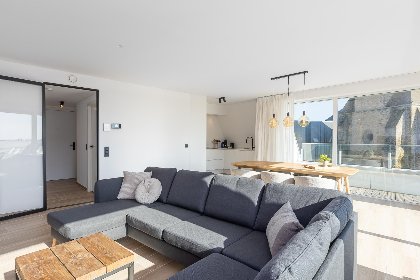 003 Green Lane The Sun   0401   box 60