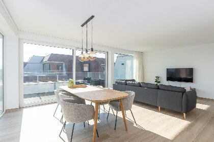 006 Green Lane The Sun   0401   box 60