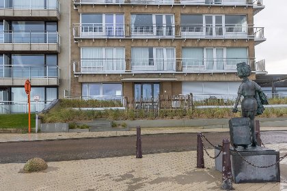 011 Sun Beach   0001   box 82 (Green Garden)