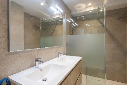 009 Sydney   0902   park. KTY250