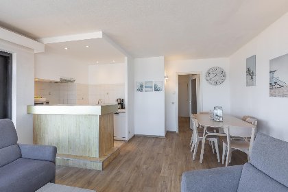 003 Twins   0503   park. 10