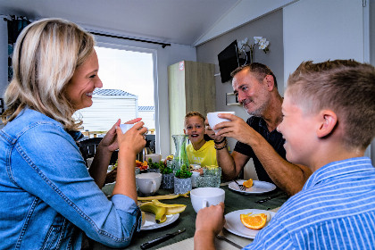 001 Sfeervolle 6 persoons chalet op een vakantiepark dichtbij de Belgische Kust
