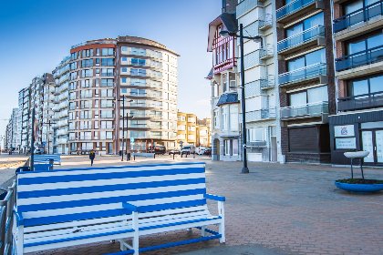 005 Les Amiraux   0701   box 2