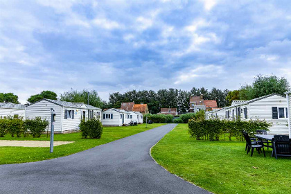 007 Mooi 4 persoons chalet op een camping aan de Belgische Kust