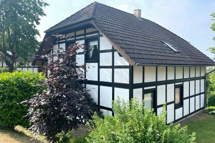 021 Een 8 persoons vakantiehuis in Sauerland, ideaal voor gezinnen, met panoramisch uitzicht