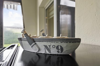 029 Nelsen mit Ruderboot auf Wassergrundstuck