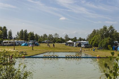 002 Comfort kampeerplaats aan het water