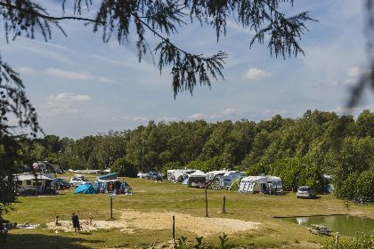 003 Comfort kampeerplaats aan het water