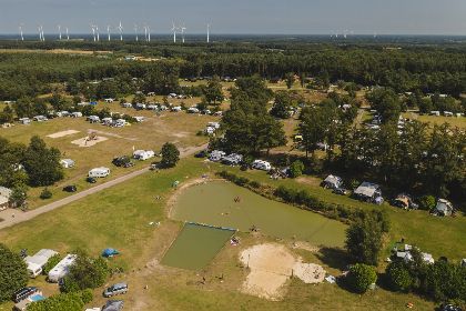 008 Comfort kampeerplaats aan het water