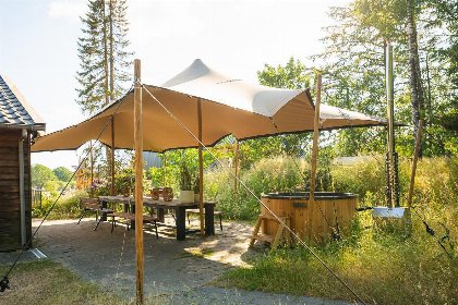 012 Familiehuis met Hottub 